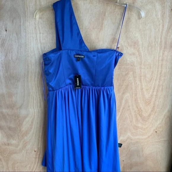 **NEW Express Chiffon One Shoulder Pleated Dress - Picture 4 of 11